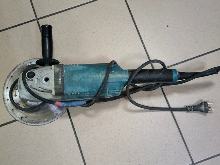 Оголошення Makita GA9020 Б/У