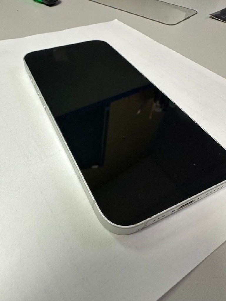 Apple iPhone 16e 128GB Black Код:01-201147047. Изображение 7
