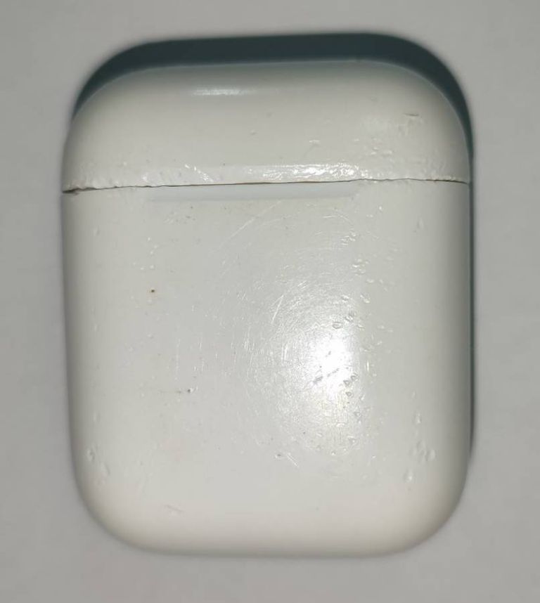 Apple airpods 2nd generation with charging case