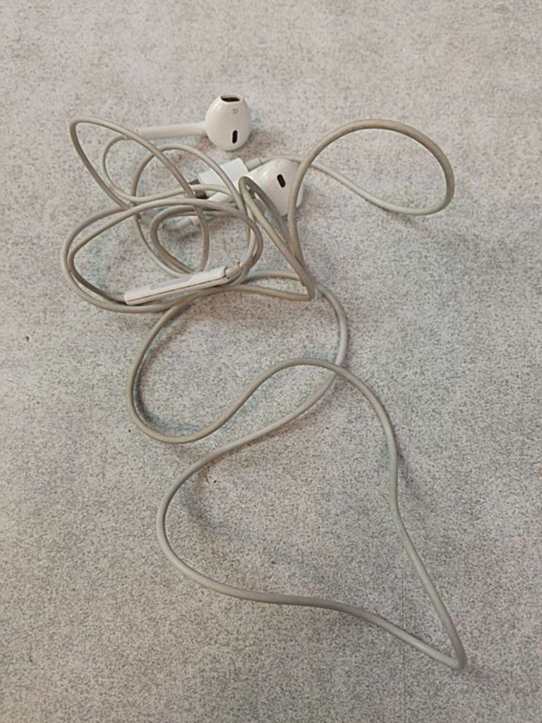 Оголошення Apple earpods lightning Б/У