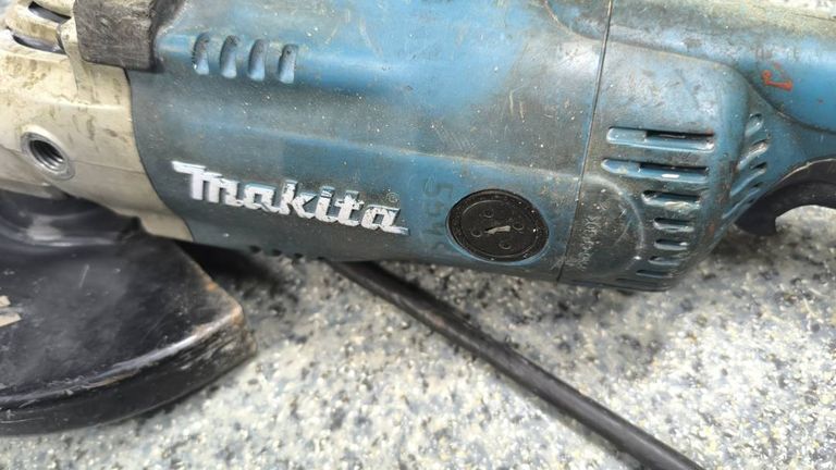 Makita GA9020