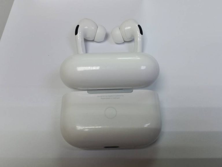 Apple airpods pro 2nd generation with magsafe charging case usb-c