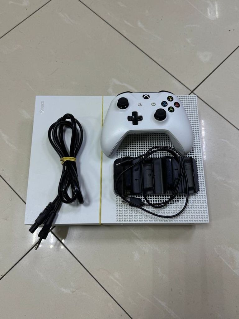 Купити Microsoft Xbox One S 1TB Б/У