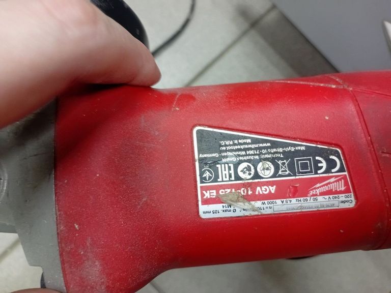 Купити Milwaukee AGV 10-125 EK (4933451222) Б/У