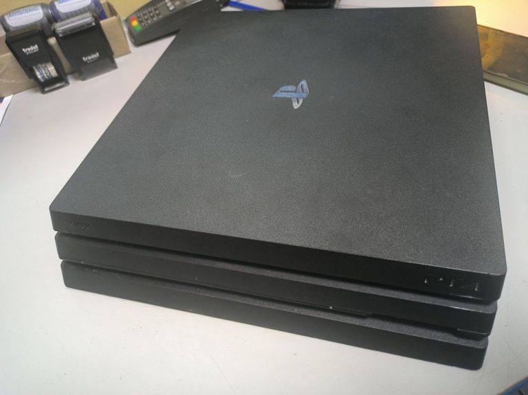 Дешево Sony PlayStation 4 Pro (PS4 Pro) 1TB Black (9773412) з ломбарду