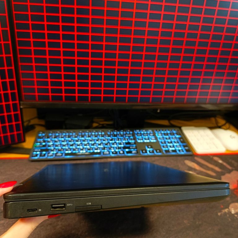 Ноутбук Dell Latitude 5495 AMD Ryzen 7 Pro 2700U DDR4 16GB 256GB M.2 SSD Vega 10 / 14 IPS FHD/Type-C Код:null. Зображення 7