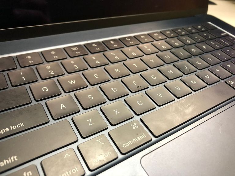 Apple 15,3"/ a2941/ m2 / ram8gb/ ssd256gb/ retina, truetone Код:01-200848661. Зображення 5