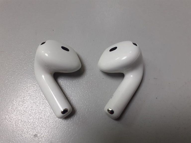 Дешиво Apple airpods 4 with active noise cancellation с ломбарда