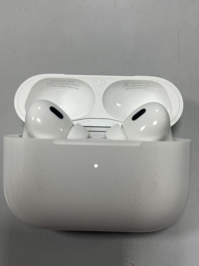 Купити Apple airpods pro 2nd generation with magsafe charging case usb-c Б/У