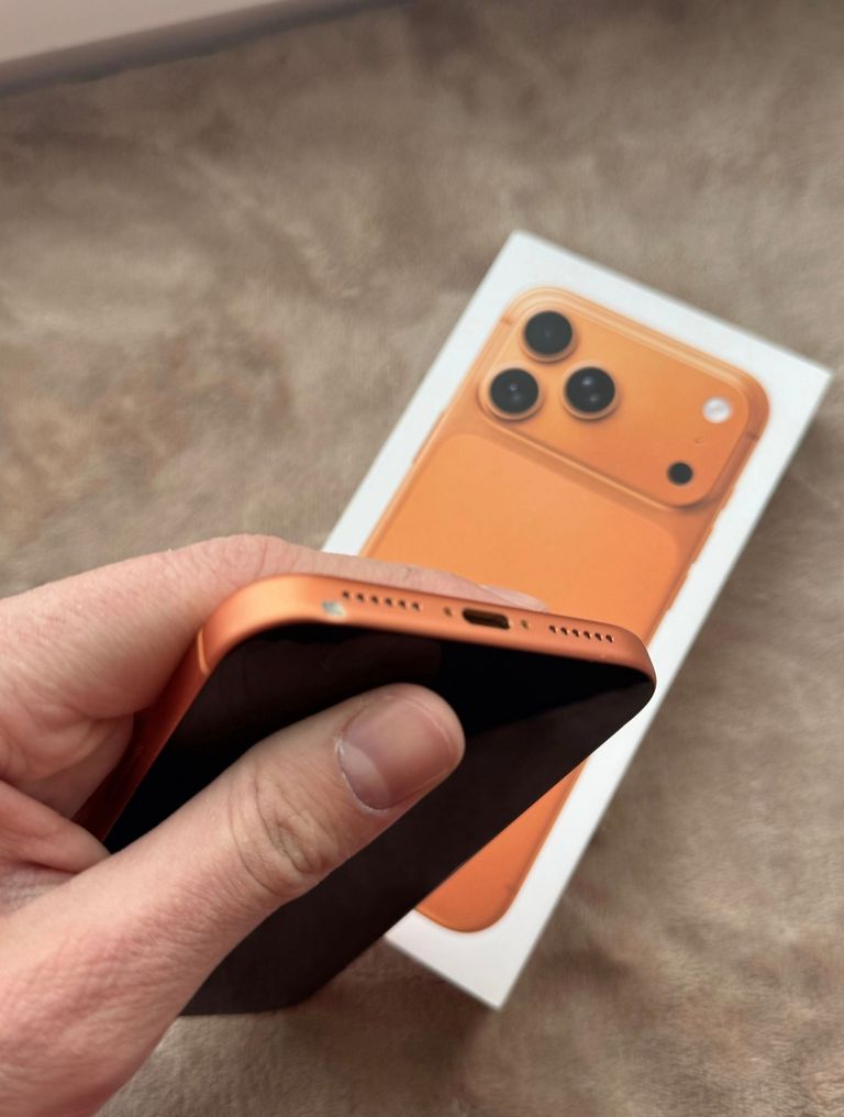 Дешево Apple iPhone 17 Pro Max 256GB Cosmic Orange (MFYN4) з ломбарду