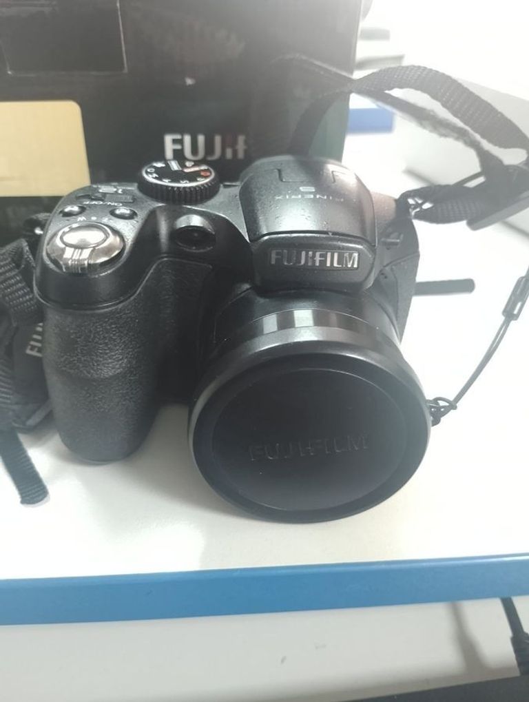 Дешиво Fujifilm finepix s1600 с ломбарда