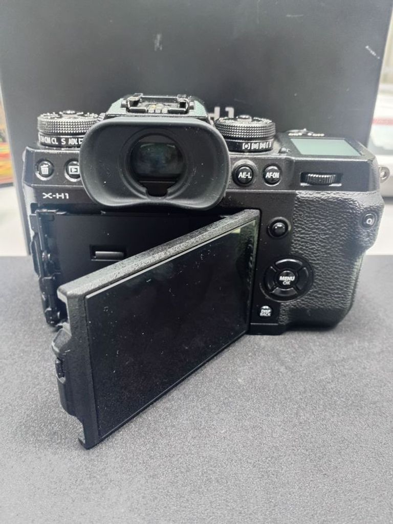 Оголошення Fujifilm X-H1 + VPB-XH1 Б/У