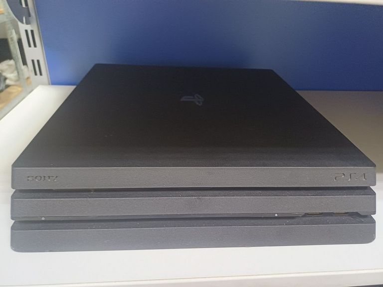 Купити Sony playstation 4 pro 2 контролери Б/У