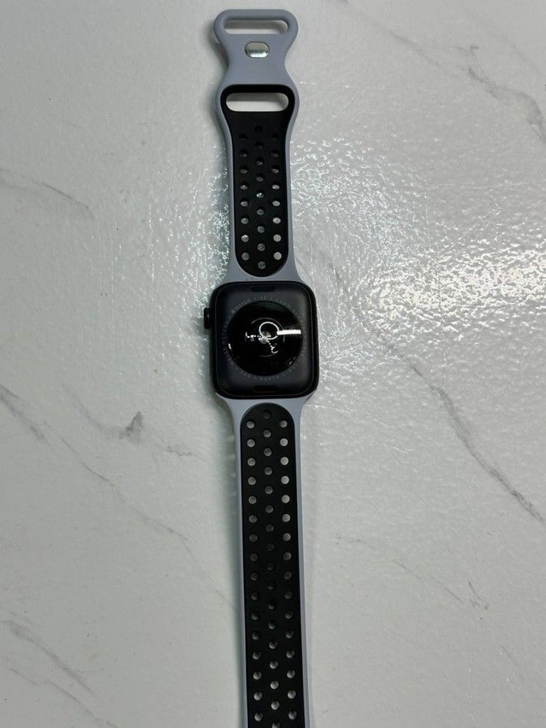 Apple watch se 2 gps 44mm aluminium case Код:01-200939233. Изображение 9