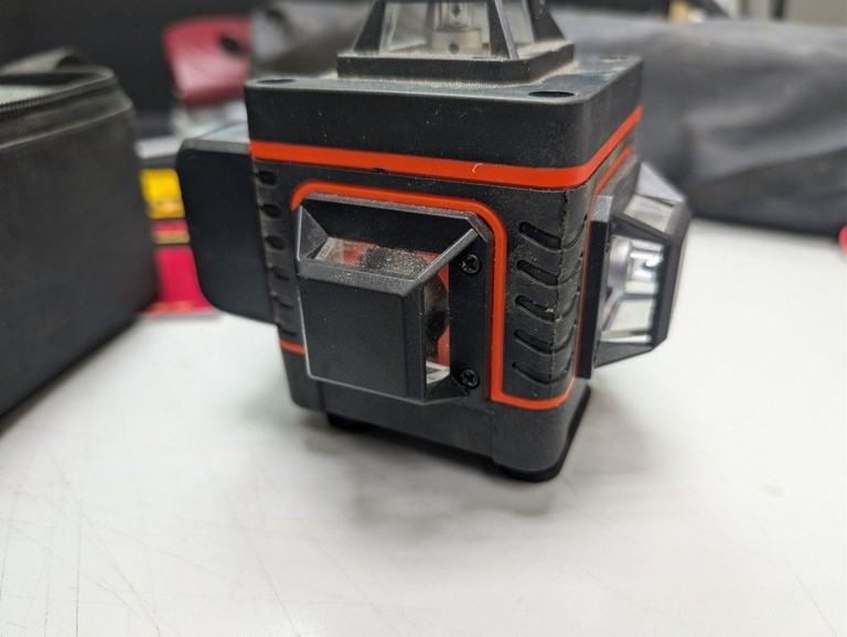 Дешиво Hilda 4d laser level с ломбарда