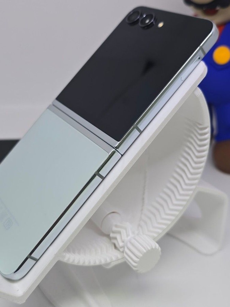 Samsung galaxy flip5 8/256gb Код:01-200983018. Изображение 5