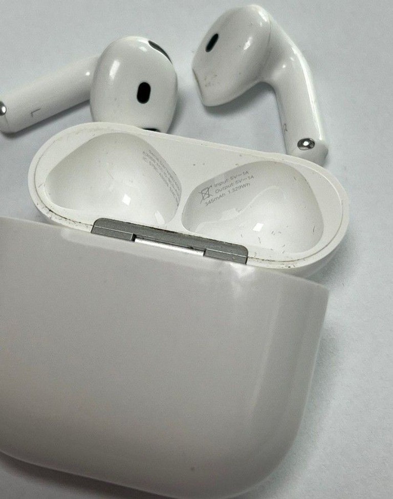 Оголошення Apple airpods 4 with active noise cancellation Б/У