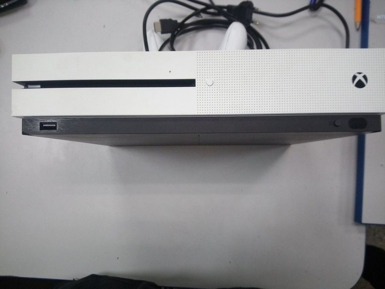 Объявление Microsoft Xbox One S 500GB Б/У
