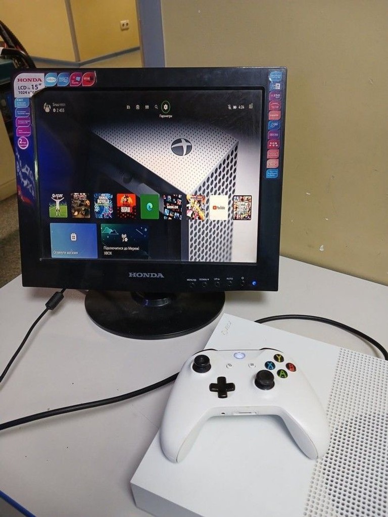 Купить Microsoft Xbox One S 1TB Б/У