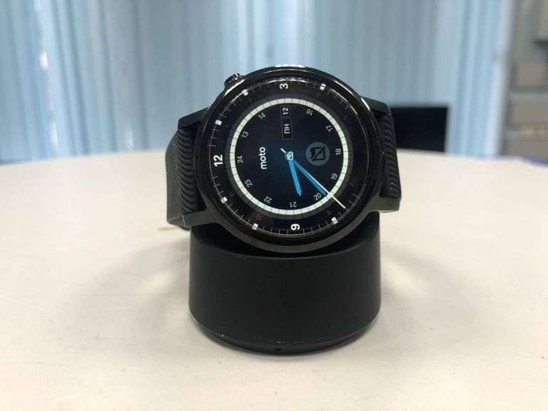 Купить Motorola moto 360 1st gen. Б/У