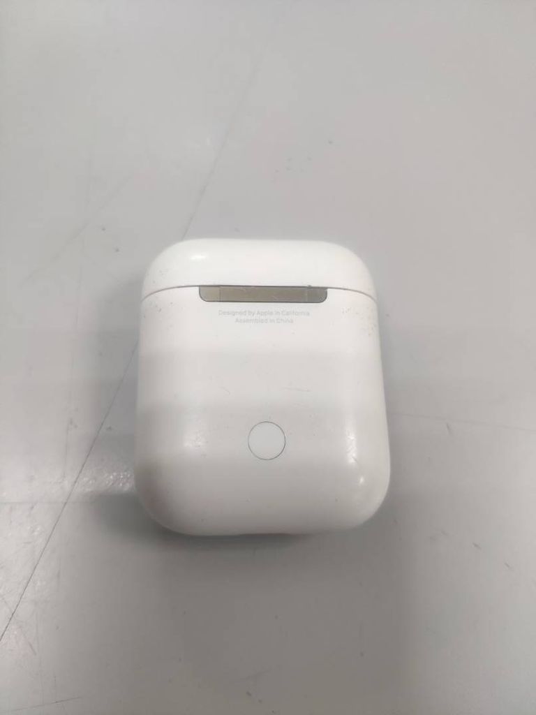 Apple airpods 2nd generation with charging case