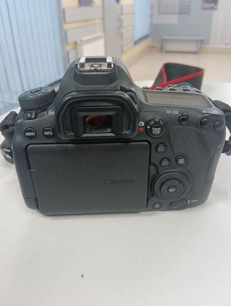 Дешево Canon EOS 6D Mark II body (1897C031) з ломбарду