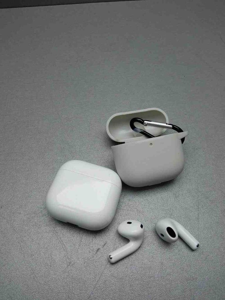 Дешево Apple AirPods 4 (MXP63) з ломбарду
