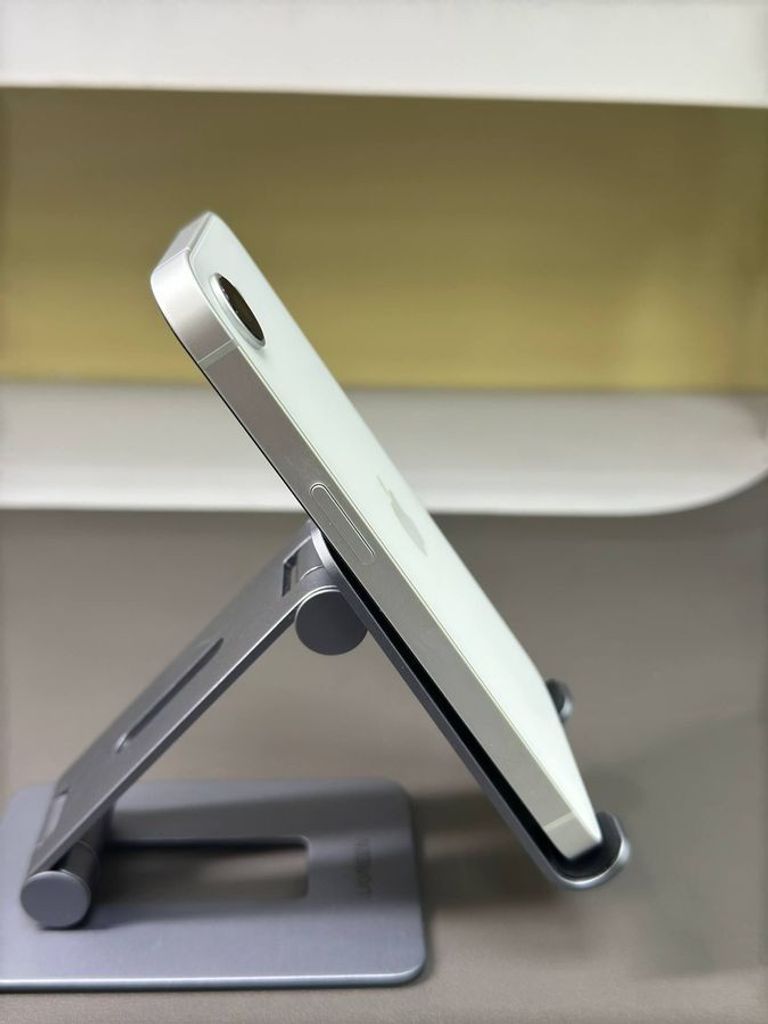 Apple iPhone 16e 128GB Black Код:01-200563324. Зображення 9