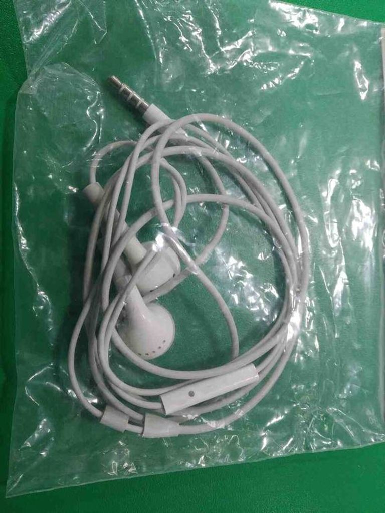Дешево Apple iPod Earphones (MB770) з ломбарду