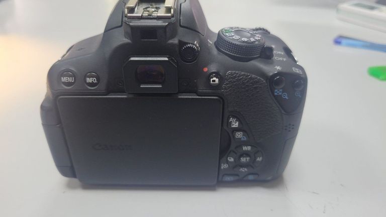 Купити Canon EOS 700D body Б/У