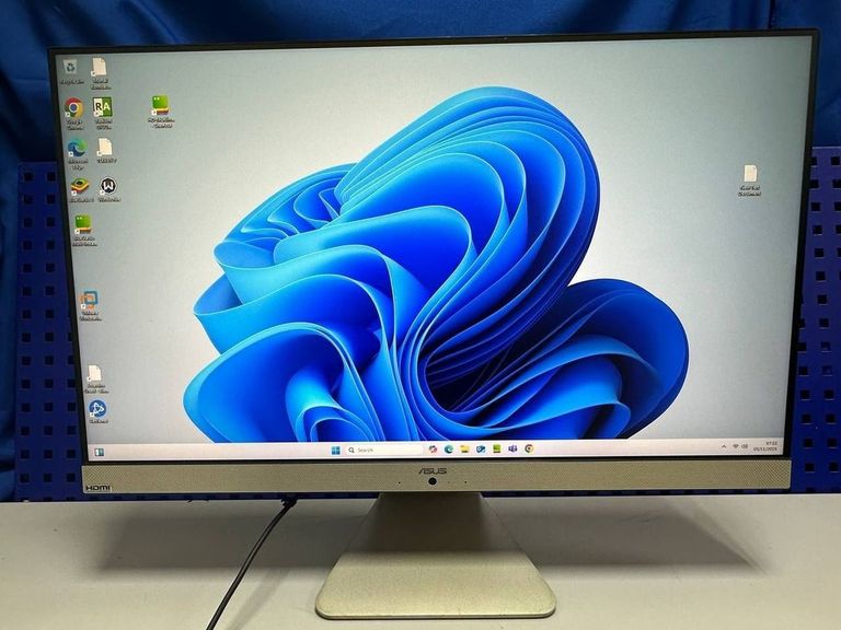 Дешиво Asus vivo aio 23,8/ryzen 3 3250u/ ram 8gb/ssd 256gb/video radeon vega 3 с ломбарда