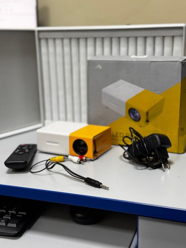 Купити Led projector Б/У