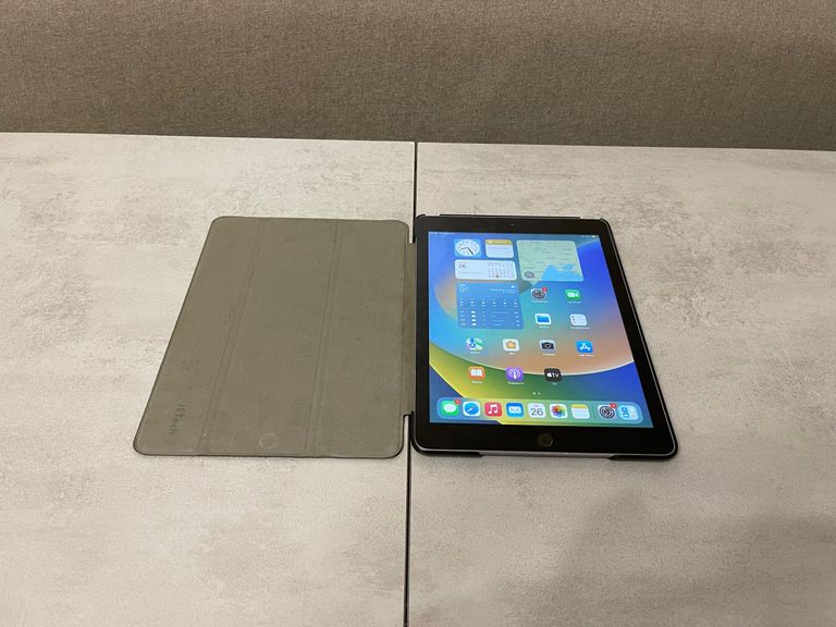 Apple iPad A1822 MP2F2LL/A (5 Gen., 2017) Код:null. Изображение 7