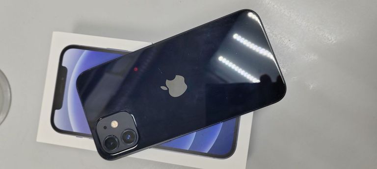 Дешево Apple iPhone 12 128GB Blue (MGJE3/MGHF3) з ломбарду