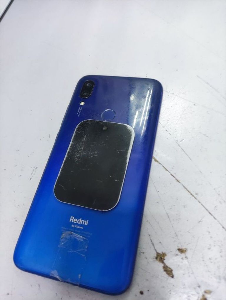 Дешиво Xiaomi Redmi 7 3/32GB Black с ломбарда