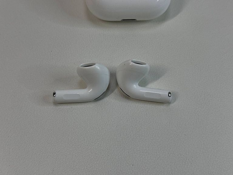 Дешево Apple airpods 4 з ломбарду