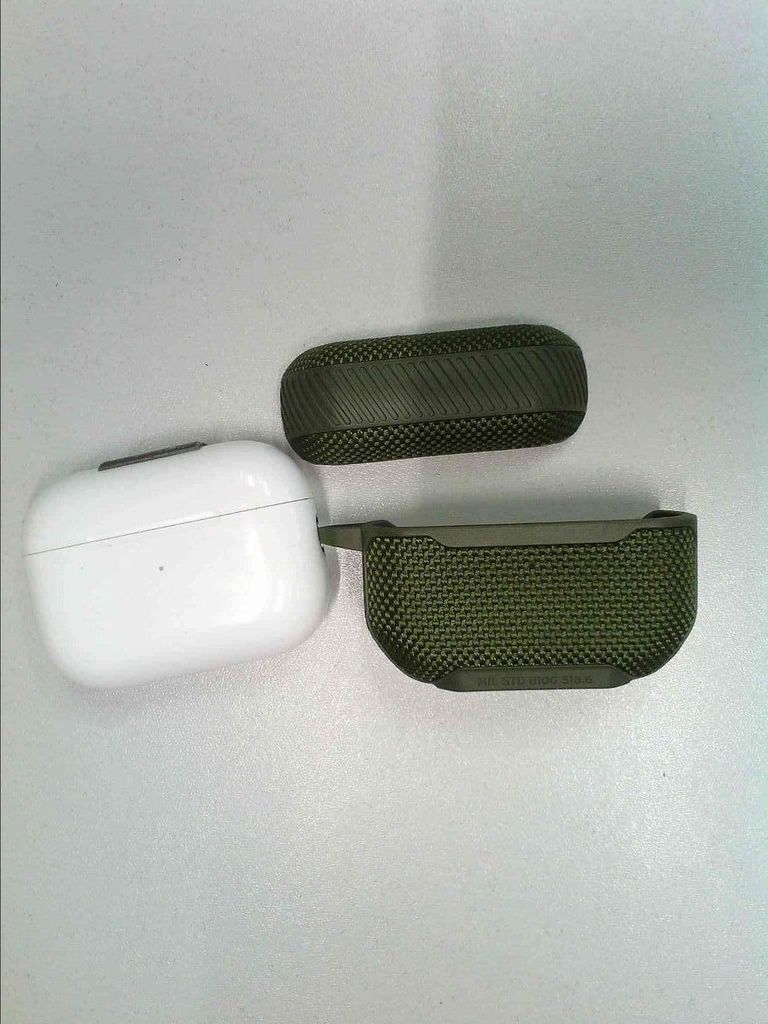 Купити Apple airpods pro 2nd generation with magsafe charging case usb-c Б/У