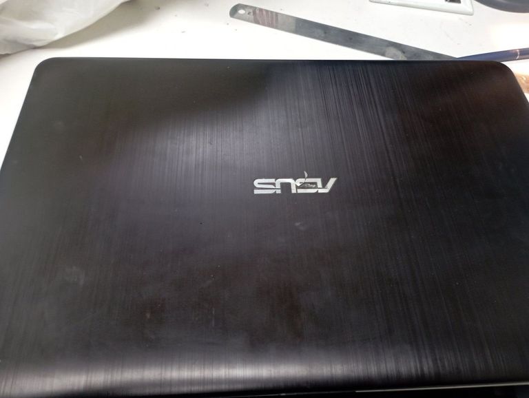 Дешиво Asus 15/core i3 5005u ddr3/4gb ddr3/hdd 1000 gb/ssd *відсутній/*інтегрована с ломбарда