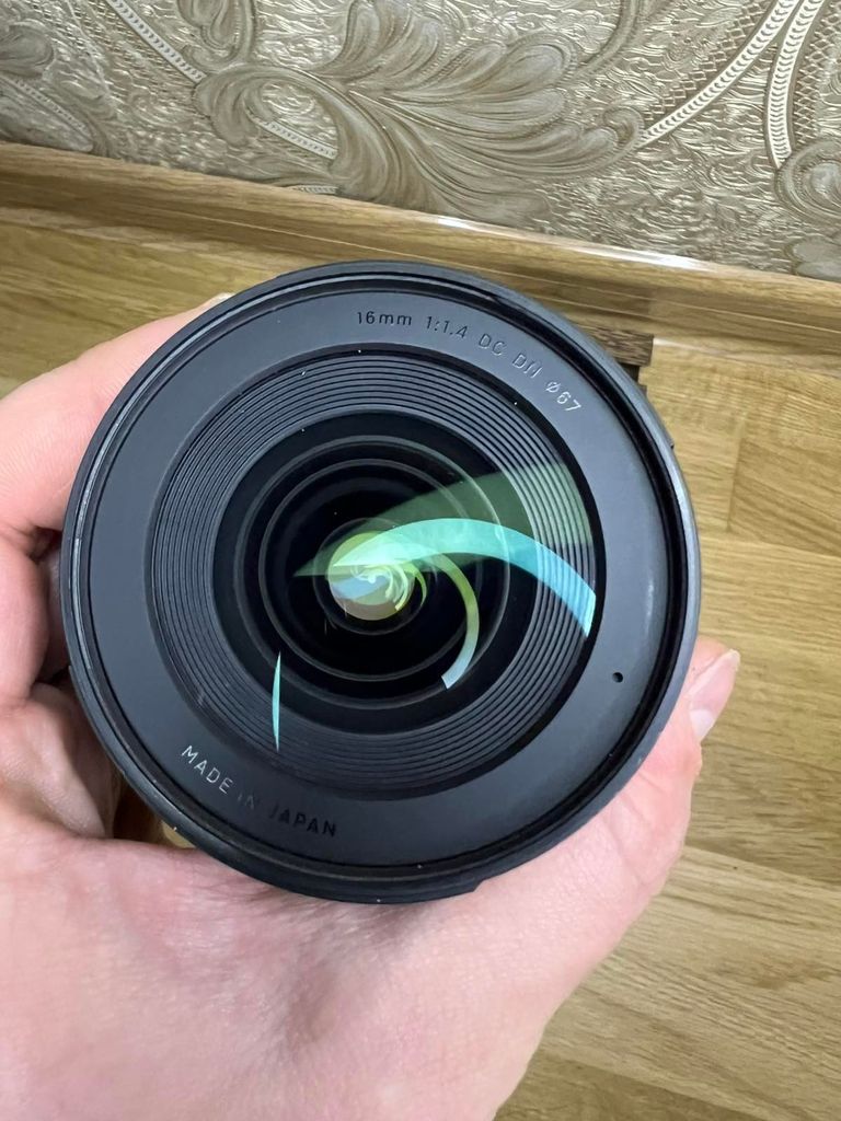 Дешево Sigma 16mm 1:1.4 DC DN (for Sony E-Mount) з ломбарду