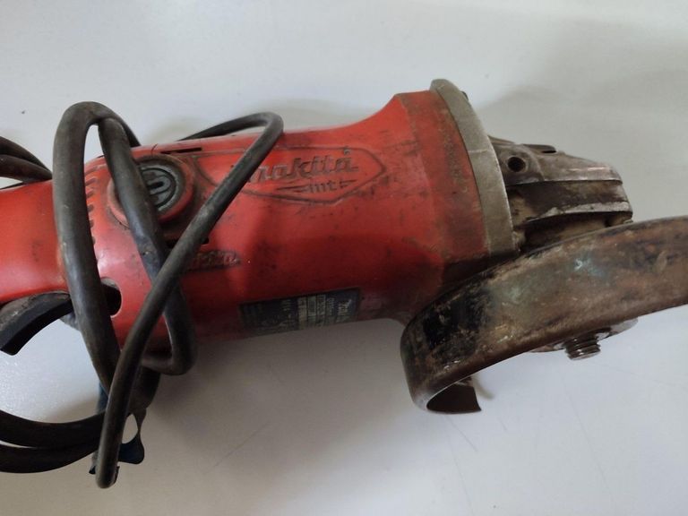 Купити Makita M9002 Б/У