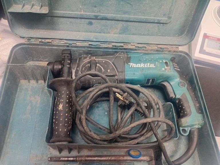Дешево Makita HR2470 з ломбарду