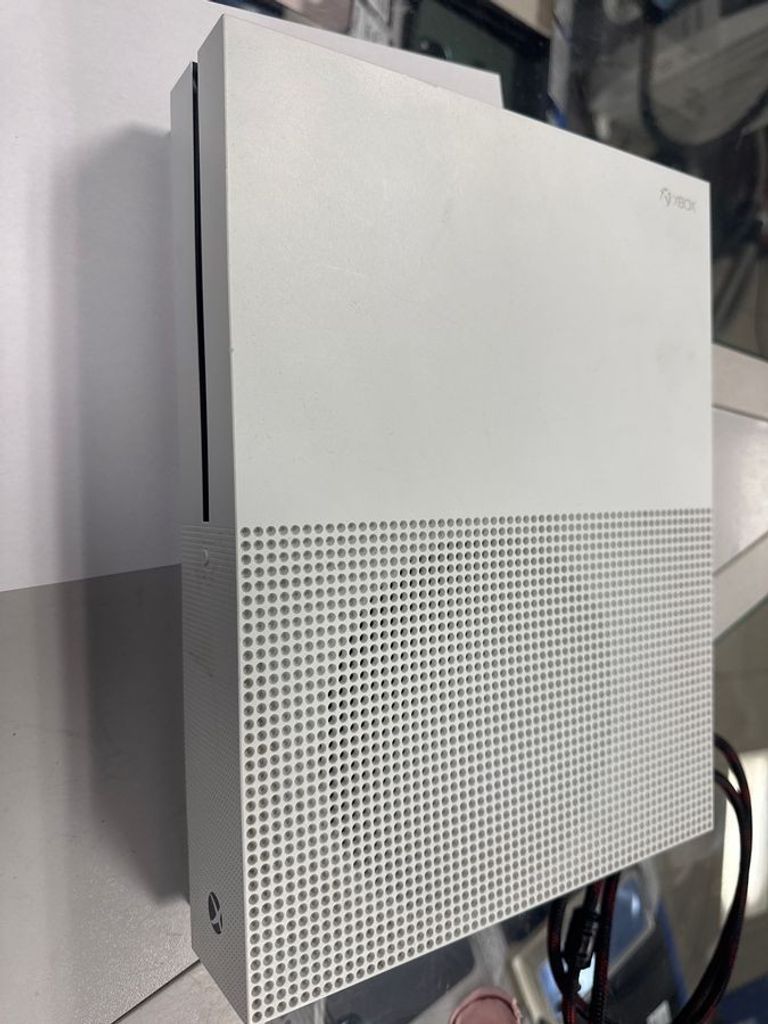 Розпродаж Microsoft Xbox One S 1TB, продавець Техноскарб