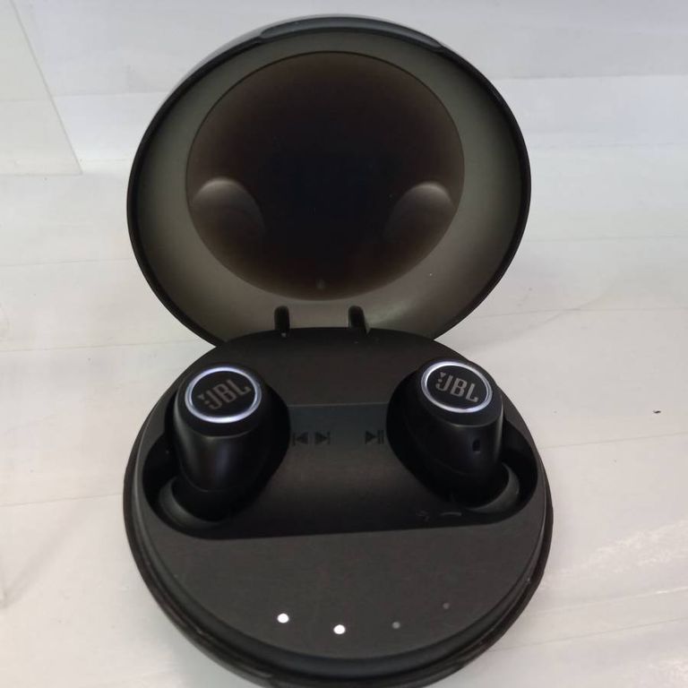 Купити Jbl free x white Б/У