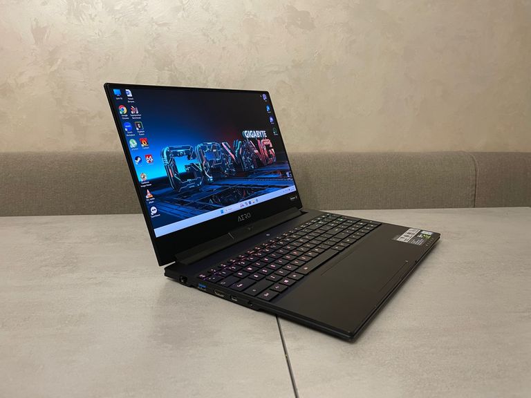 Дешево Gigabyte Aero 15XV8, 15,6" 4K IPS, i7-8750H, 16GB, 512GB, nVidia GeForce GTX 1070 8GB з ломбарду
