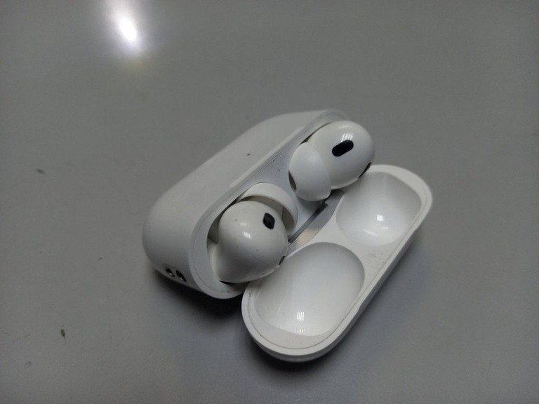 Дешево Apple airpods pro 2nd generation with magsafe charging case usb-c з ломбарду