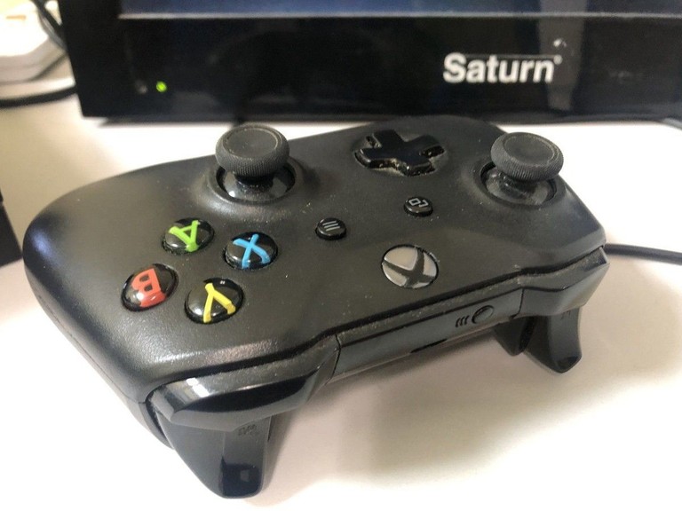Объявление Microsoft Xbox One X 1TB Б/У