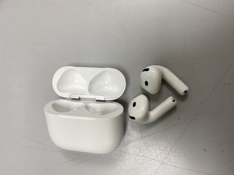 Дешево Apple airpods 4 з ломбарду