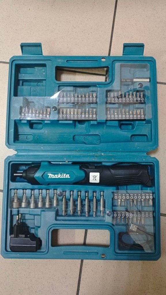 Купити Makita DF001DW Б/У