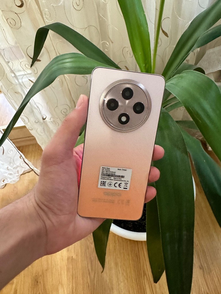 Купити Oppo Reno12 F 4G 8/512GB Amber Orange Б/У