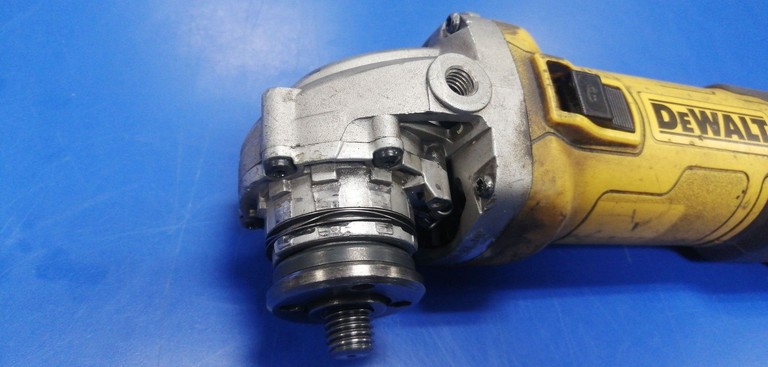 Розпродаж Dewalt DWE4257, продавець Техноскарб
